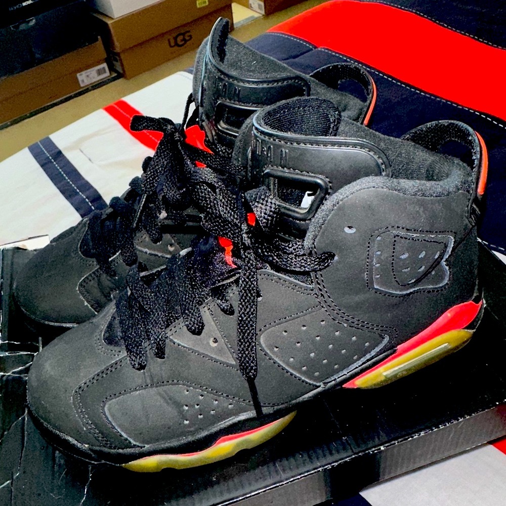 Retro Air Jordan infrared 6’s size 5.5 , wear & tear and the bottom yellow.